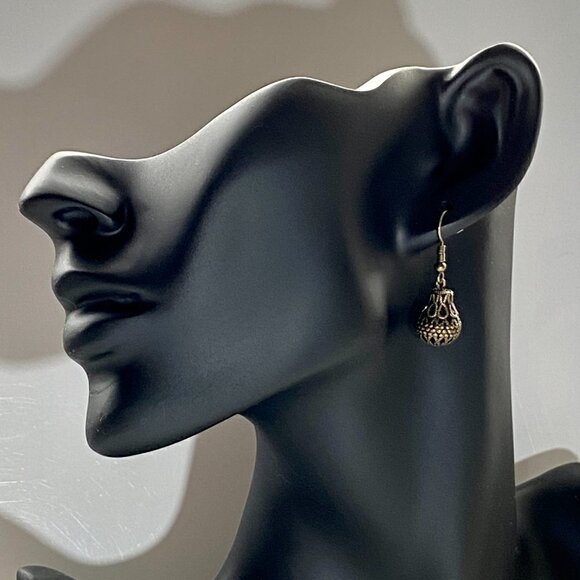 ❤️ Antique Brass Filigree Earrings - Picture 2 of 10